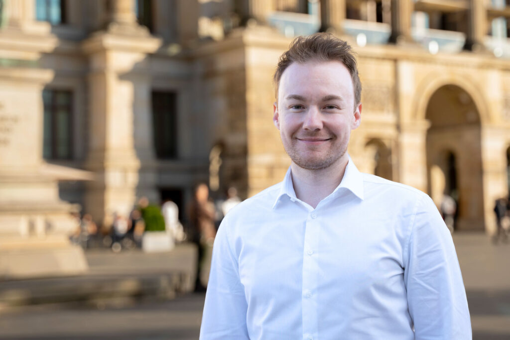 Maximilian Pohler auf dem Schlossplatz in Braunschweig